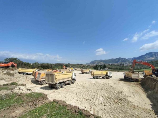 Hatay’da Defne Devlet Hastanesi’nin inşa çalışmaları gece gündüz devam ediyor Hatay’da Defne Devlet Hastanesi’nin inşa çalışmaları gece gündüz devam ediyor