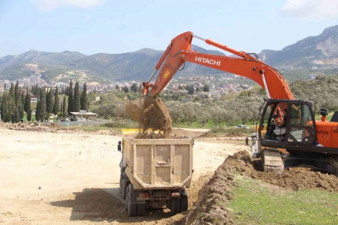 Hatay’da Defne Devlet Hastanesi’nin inşa çalışmaları gece gündüz devam ediyor Hatay’da Defne Devlet Hastanesi’nin inşa çalışmaları gece gündüz devam ediyor