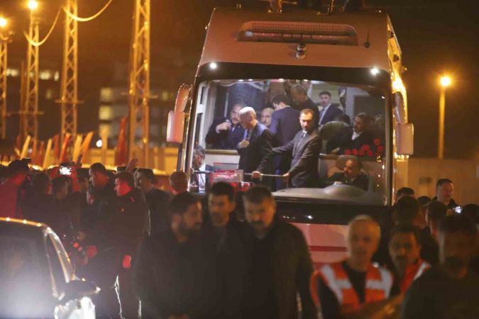 Cumhurbaşkanı Erdoğan iftarını depremzedelerle birlikte yaptı