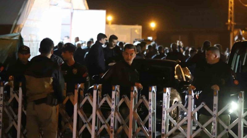 Cumhurbaşkanı Erdoğan iftarını depremzedelerle birlikte yaptı