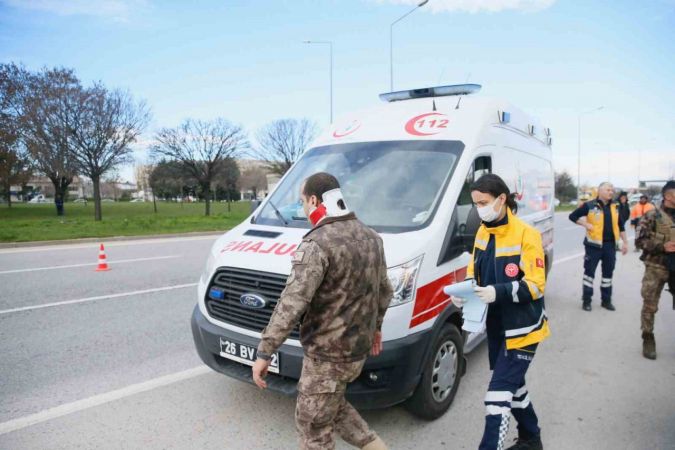 Aracıyla polis noktasına dalarak takla attı: 5’i polis 6 yaralı Aracıyla polis noktasına dalarak takla attı: 5’i polis 6 yaralı
