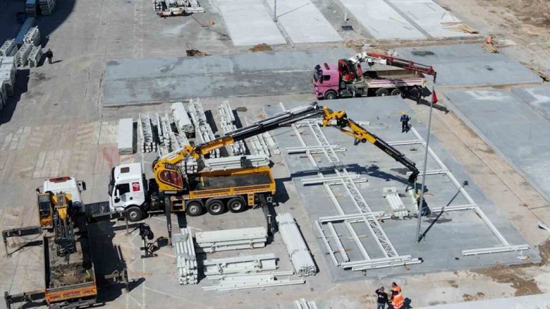 Bakan Kurum: Esnafımız için geçici iş yerleri hazırlıyoruz