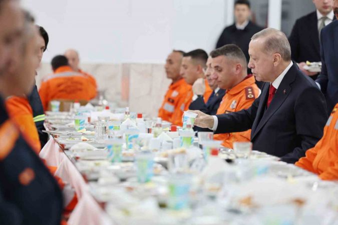 Bu gücümüzü karada, havada, denizde daha da artıracak çeşitli projelerle milletimizin huzuruna çıkacağız