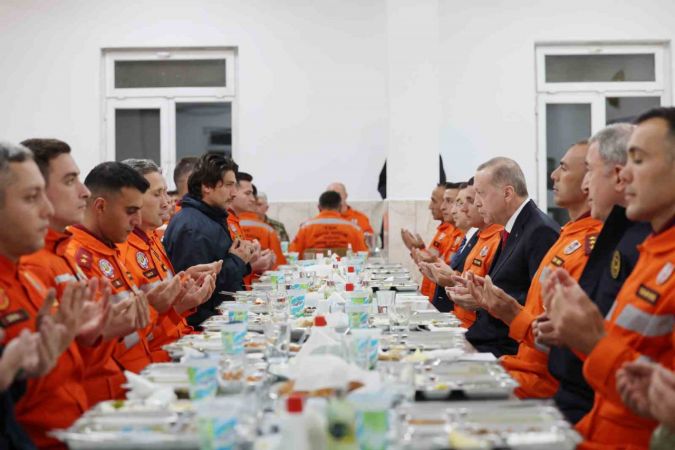 Bu gücümüzü karada, havada, denizde daha da artıracak çeşitli projelerle milletimizin huzuruna çıkacağız