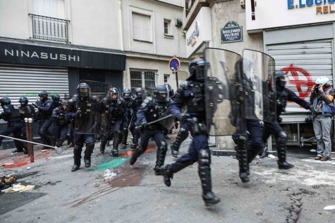 Fransa’da emeklilik reformuna karşı protestolar sürüyor: 27 gözaltı