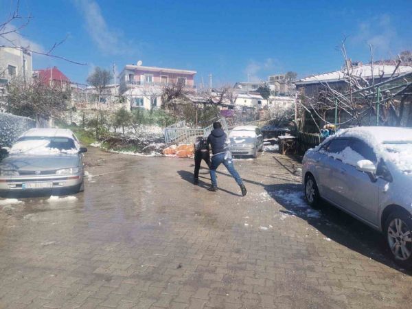 İzmirlilere kar sürprizi