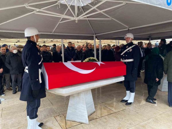 Hayatını kaybeden Ersin Arıoğlu Üsküdar’da son yolculuğuna uğurlandı