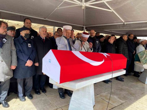 Hayatını kaybeden Ersin Arıoğlu Üsküdar’da son yolculuğuna uğurlandı