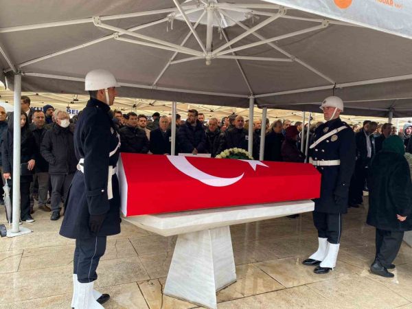 Hayatını kaybeden Ersin Arıoğlu Üsküdar’da son yolculuğuna uğurlandı