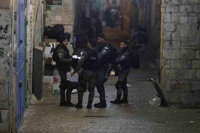 İsrail güçleri, Mescid-i Aksa’nın girişinde bir Filistinliyi öldürdü