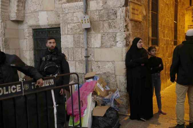 İsrail güçleri, Mescid-i Aksa’nın girişinde bir Filistinliyi öldürdü