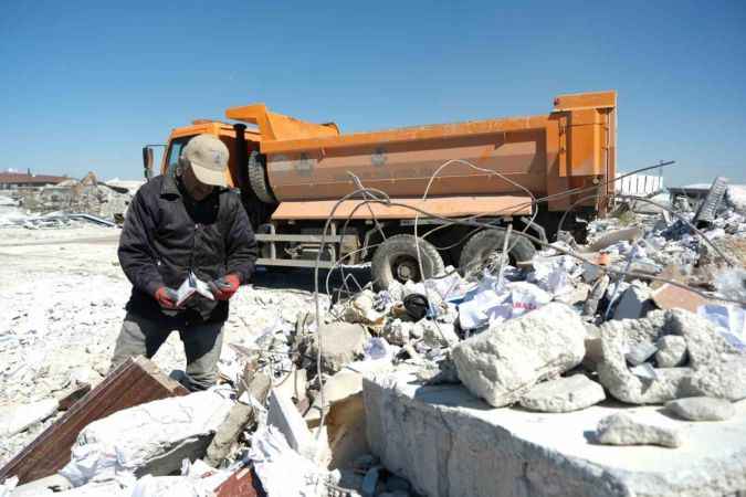 40 yıllık emekleri 40 saniyede enkaz oldu
