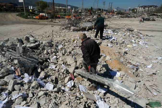 40 yıllık emekleri 40 saniyede enkaz oldu