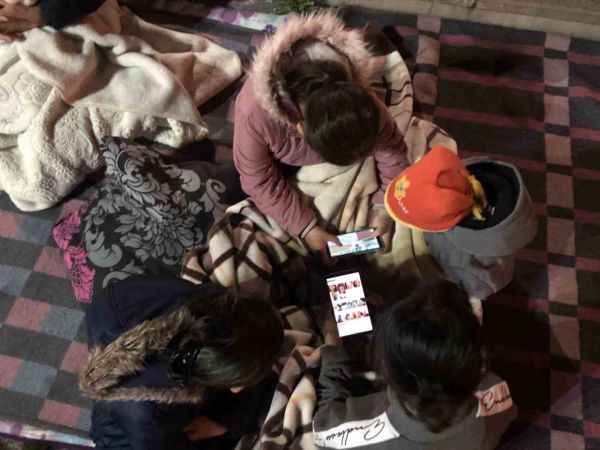 Kastamonu’da depremde panik yaşayan vatandaşlar geceyi sokakta geçiriyor Kastamonu’da depremde panik yaşayan vatandaşlar geceyi sokakta geçiriyor