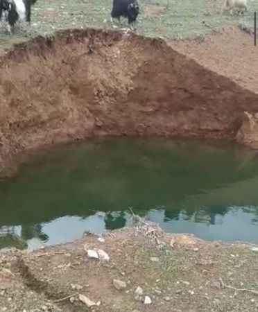 Nurhak’ta deprem sonrası obruklar oluşmaya başladı