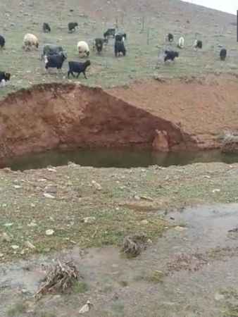 Nurhak’ta deprem sonrası obruklar oluşmaya başladı