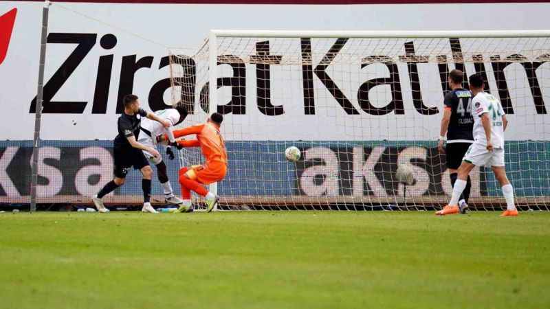 Ümraniyespor ve Konyaspor puanları paylaştı