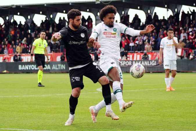 Ümraniyespor ve Konyaspor puanları paylaştı