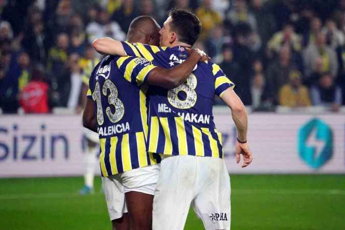 Fenerbahçe, 10 kişi kalan Beşiktaş'a mağlup oldu