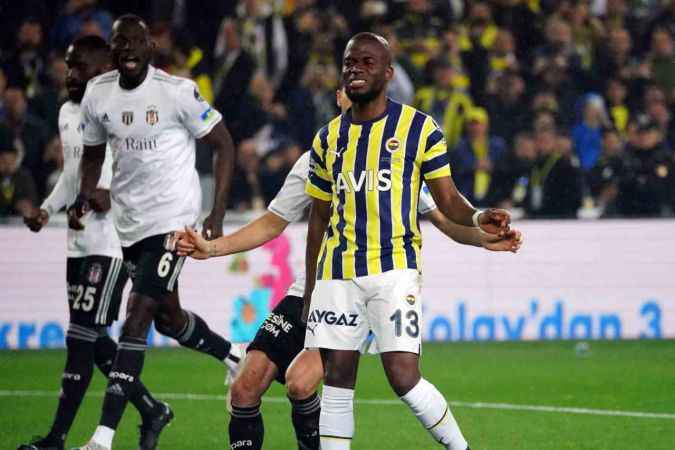 Fenerbahçe, 10 kişi kalan Beşiktaş'a mağlup oldu
