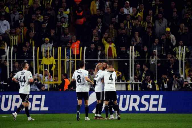Fenerbahçe, 10 kişi kalan Beşiktaş'a mağlup oldu