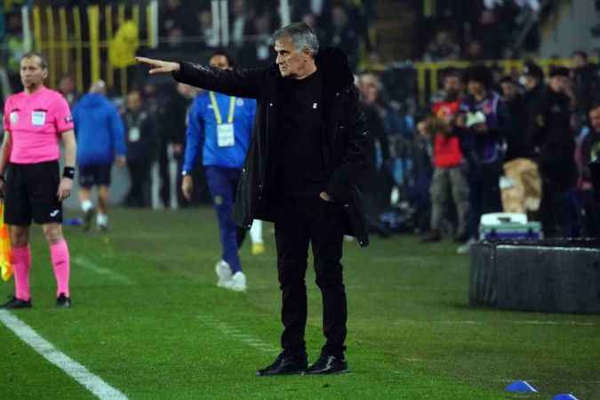 Fenerbahçe, 10 kişi kalan Beşiktaş'a mağlup oldu