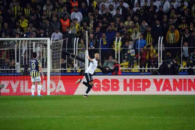 Fenerbahçe, 10 kişi kalan Beşiktaş'a mağlup oldu