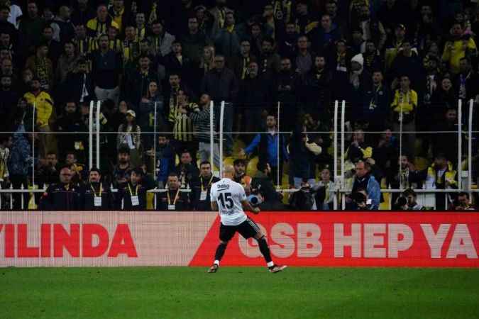 Fenerbahçe, 10 kişi kalan Beşiktaş'a mağlup oldu