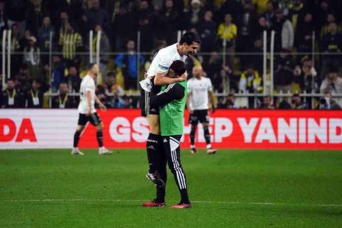 Fenerbahçe, 10 kişi kalan Beşiktaş'a mağlup oldu