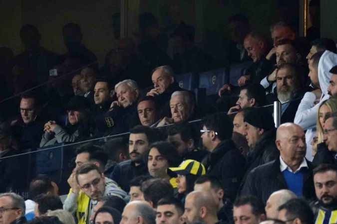 Fenerbahçe, 10 kişi kalan Beşiktaş'a mağlup oldu