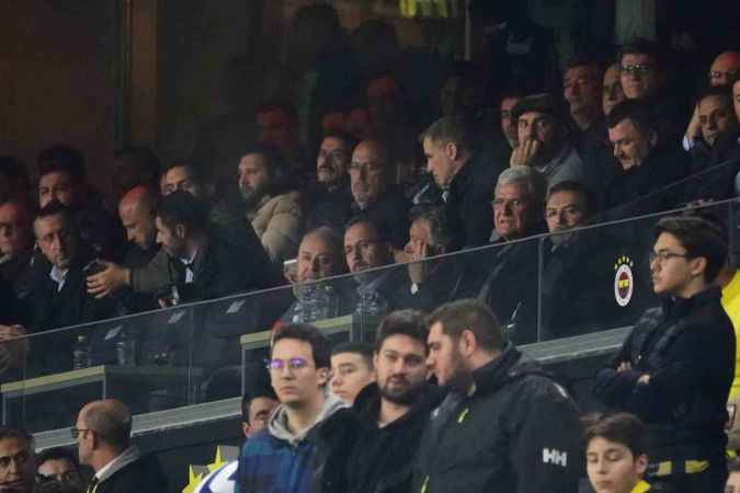 Fenerbahçe, 10 kişi kalan Beşiktaş'a mağlup oldu