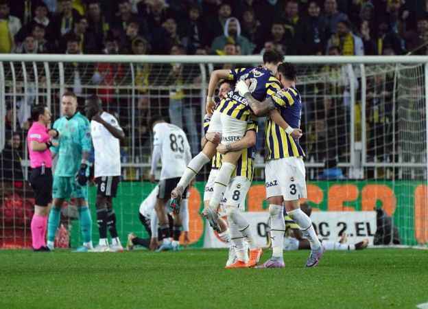 Fenerbahçe, 10 kişi kalan Beşiktaş'a mağlup oldu