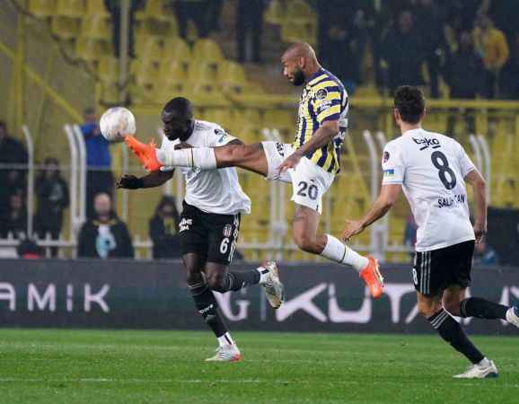 Fenerbahçe, 10 kişi kalan Beşiktaş'a mağlup oldu