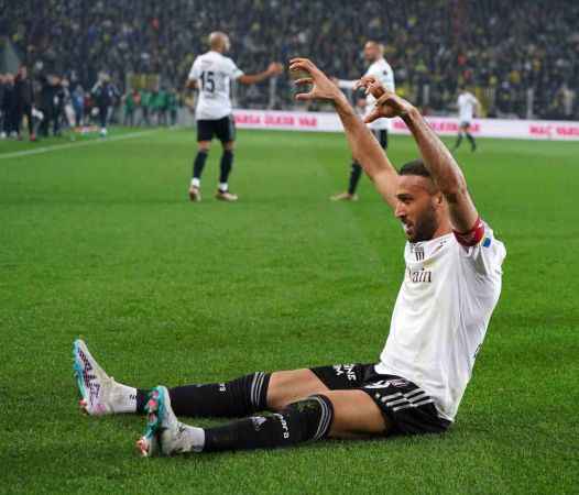 Fenerbahçe, 10 kişi kalan Beşiktaş'a mağlup oldu