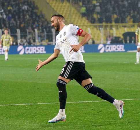 Fenerbahçe, 10 kişi kalan Beşiktaş'a mağlup oldu