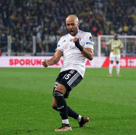 Fenerbahçe, 10 kişi kalan Beşiktaş'a mağlup oldu