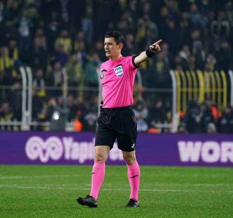 Fenerbahçe, 10 kişi kalan Beşiktaş'a mağlup oldu