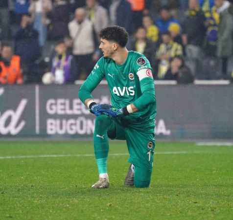 Fenerbahçe, 10 kişi kalan Beşiktaş'a mağlup oldu