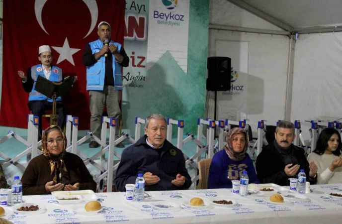 Hulusi Akar: Farklı ülkedeki fotoğraflarla yalan haber yayıyorlar