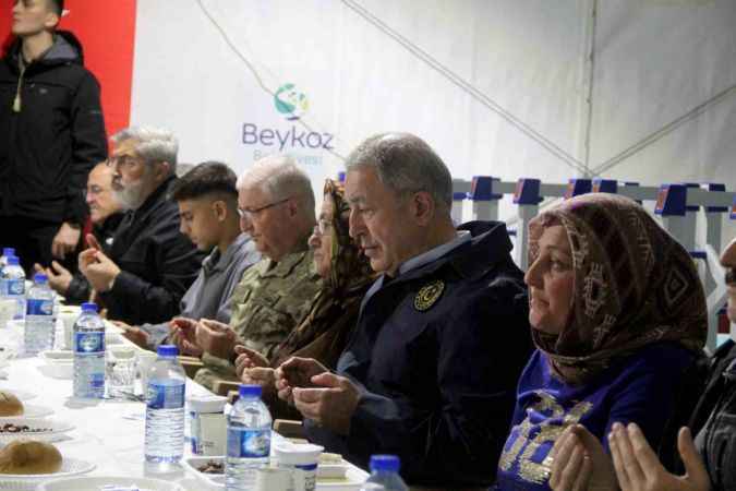 Hulusi Akar: Farklı ülkedeki fotoğraflarla yalan haber yayıyorlar