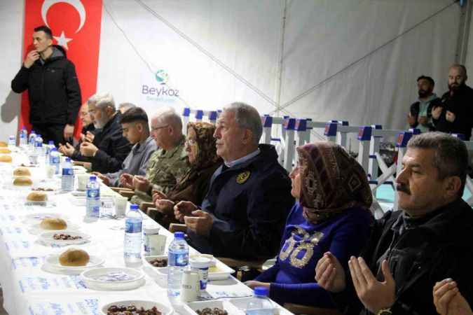 Hulusi Akar: Farklı ülkedeki fotoğraflarla yalan haber yayıyorlar