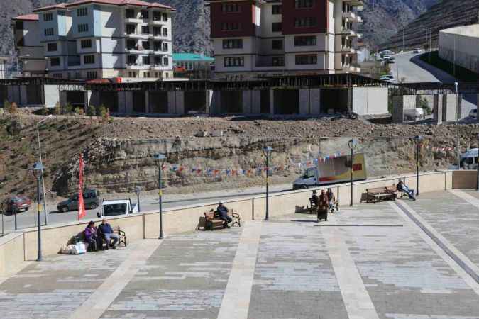Taşınma işlemi tamamlanan Yusufeli’nde vatandaşlar yeni ilçeye alışmaya çalışıyor