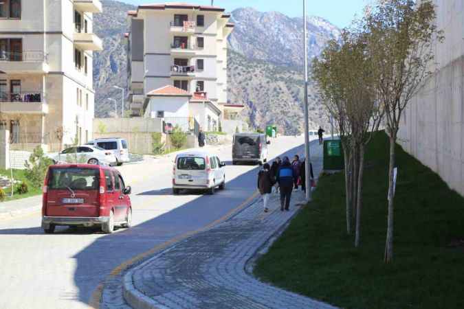 Taşınma işlemi tamamlanan Yusufeli’nde vatandaşlar yeni ilçeye alışmaya çalışıyor