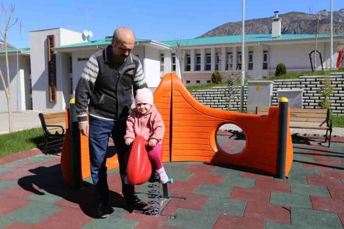 Taşınma işlemi tamamlanan Yusufeli’nde vatandaşlar yeni ilçeye alışmaya çalışıyor