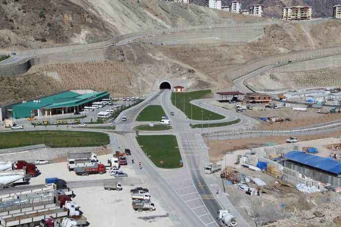 Taşınma işlemi tamamlanan Yusufeli’nde vatandaşlar yeni ilçeye alışmaya çalışıyor