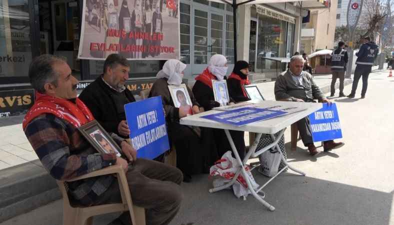 HDP evlat nöbetindeki ailelerin sesini müzikle bastırmaya çalıştı