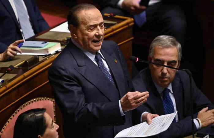 Eski İtalya Başbakanı Berlusconi yoğun bakımda