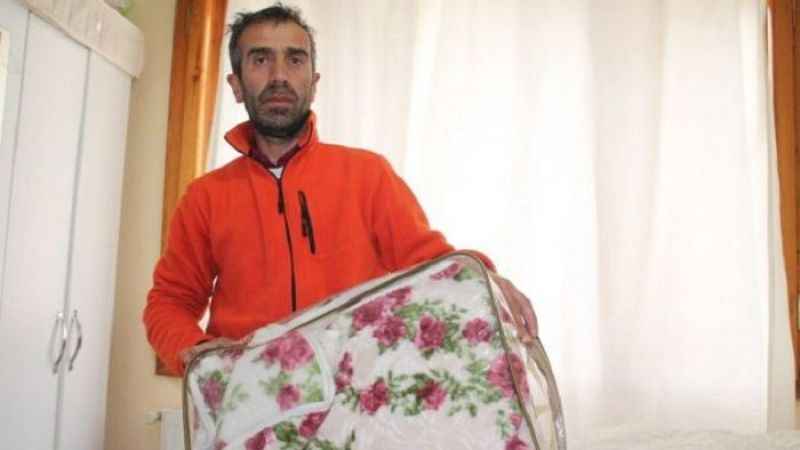 İçi altın dolu battaniyeyi deprem bölgesine gönderdi