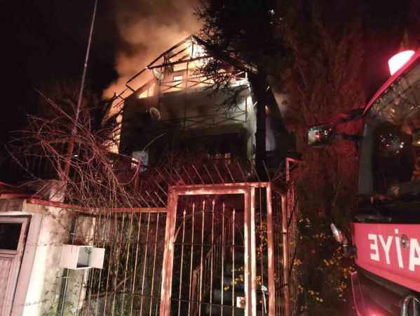 Ünlü oyuncu Şehsuvar Aktaş'ın anne ve babası yangında hayatını kaybetti