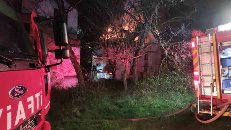 Ünlü oyuncu Şehsuvar Aktaş'ın anne ve babası yangında hayatını kaybetti